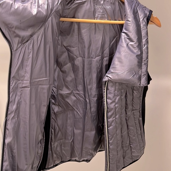 NWOT Calvin Klein Performance Puffer Vest - Picture 6 of 14